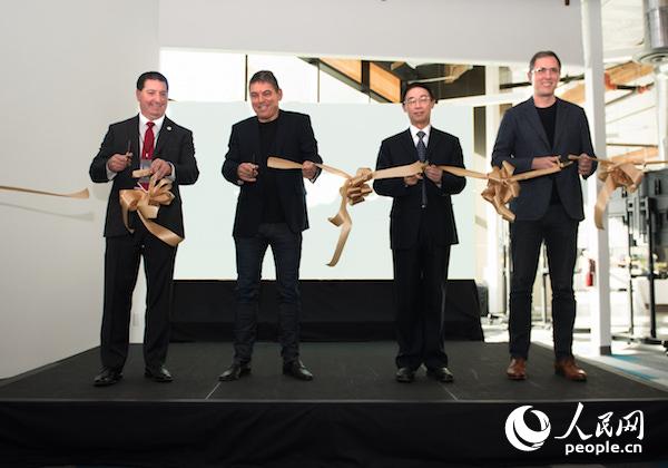 ���v��(chu��ng)ʼ�ˮ�����������������ף���һ�����Ї��v�f��ɽ�����I(l��ng)�����£��Ҷ������������ݱ��h�T����ɭ����v�����������ü�����