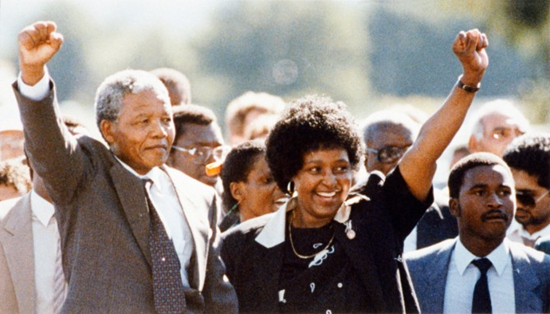 1990�������������z���c���ݡ��������y�ֵ���Ƭ�ɞ鿹?f��n)��N����x�Ę�(bi��o)־��һĻ���Y����Ƭ