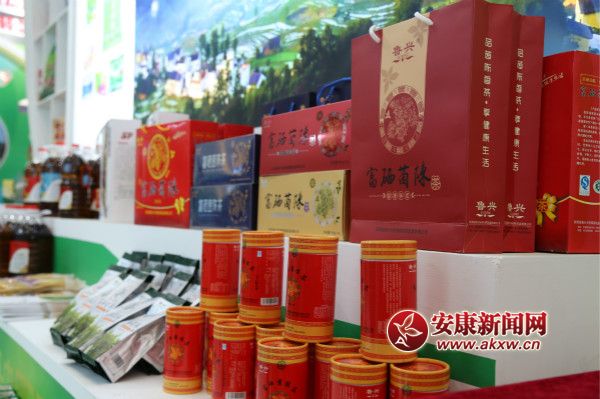 �hꎸ���ʳƷ&ldquo;����&rdquo;������ɞ鱊���ο͓�ُ(g��u)��&ldquo;���c(di��n)&rdquo;  ���� �z_meitu_19.jpg