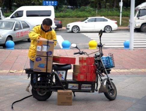 雙十一快遞量或創(chuàng)近十年新高 蘇寧物流運力升級沉穩(wěn)迎戰(zhàn)