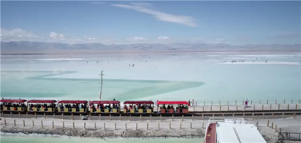 ȫ����Óؚ���ԡ���(y��u)��o�Ƭչ����ϵ�мo�Ƭ���ߴ�ֱ����Óؚ��֮��