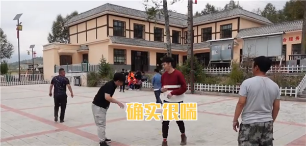 ȫ����Óؚ���ԡ���(y��u)��o�Ƭչ����ϵ�мo�Ƭ���ߴ�ֱ����Óؚ��֮��