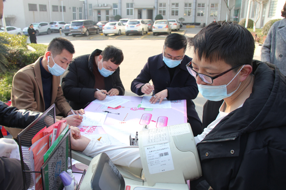 血液是生命的禮物——中國聯(lián)通安康市分公司、安康大數(shù)據(jù)運(yùn)營有限公司聯(lián)合開展冬季應(yīng)急獻(xiàn)血活動