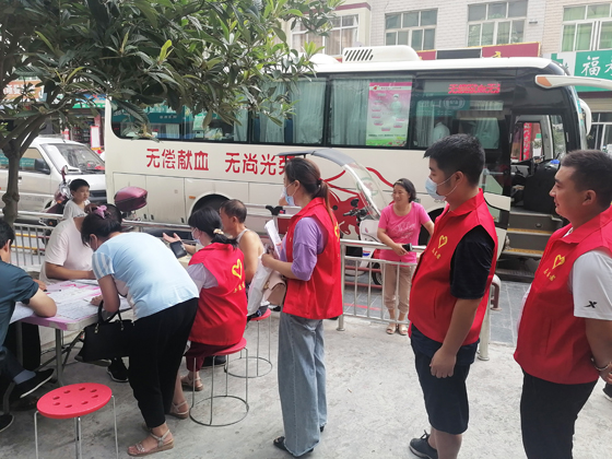 旬陽縣蜀河鎮(zhèn)組織開展夏季愛心獻血活動