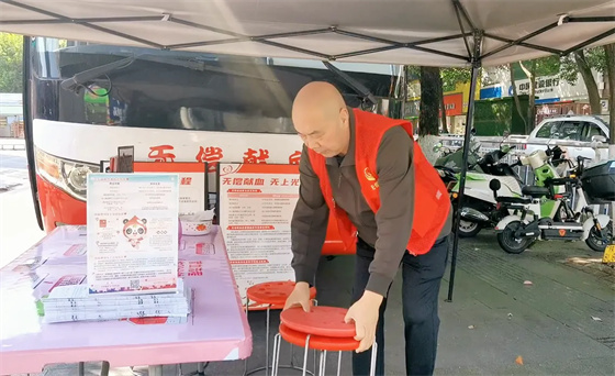 安康李軍，18年獻(xiàn)出“10”個自己……